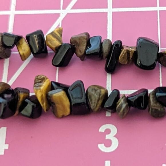 Vintage Tiger's Eye and Black Stone Chip Necklace - Picture 6 of 7